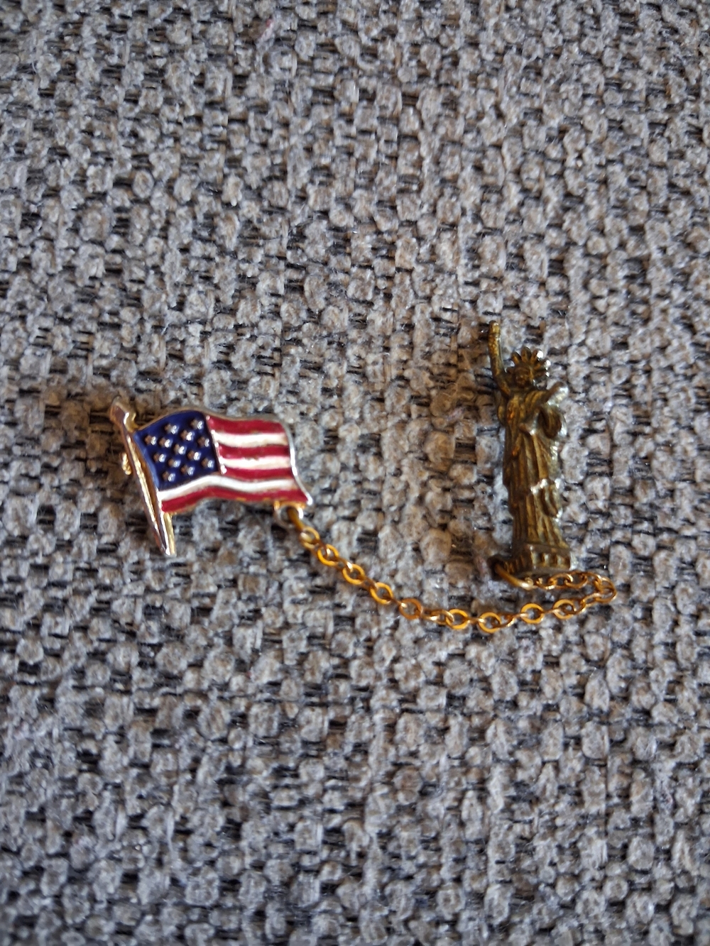 Patriotic American Flag and Statue of Liberty Pin- Gold Tone